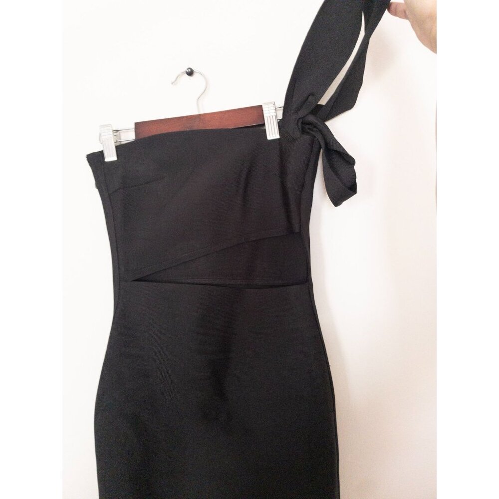 Black One-Shoulder Cutout Midi Dress - Picture 10 of 14